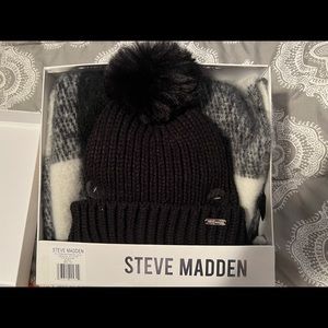 Steve Madden Hat & Scarf